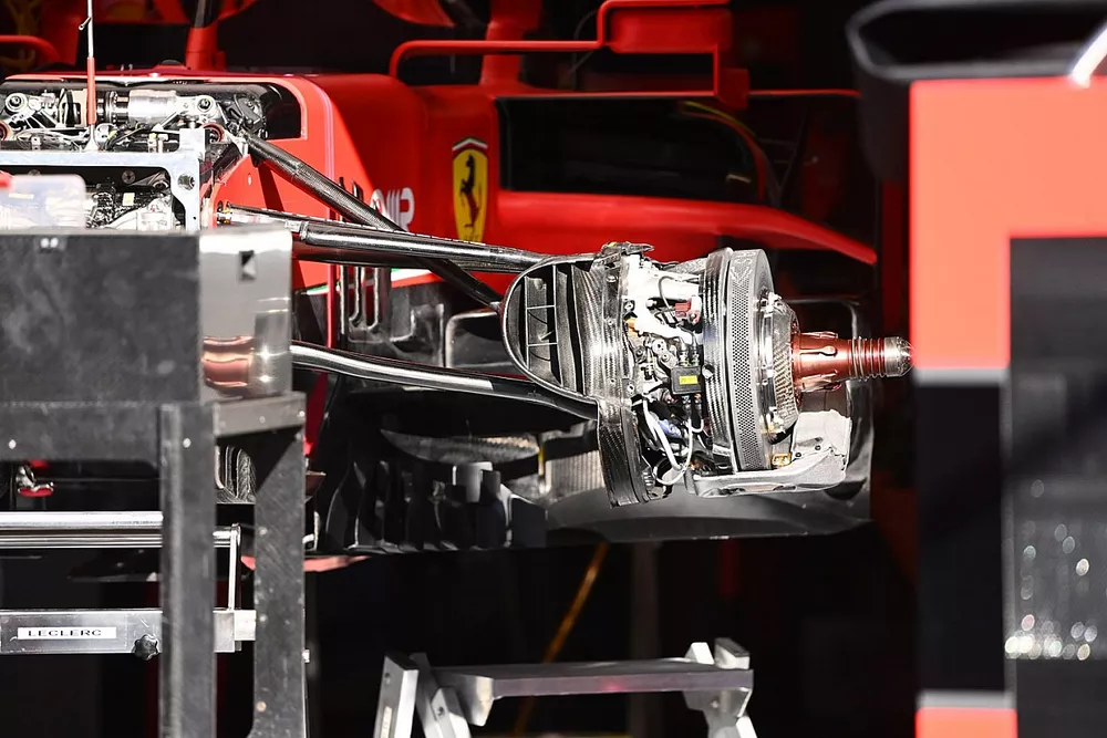 Detalle del freno delantero del Ferrari SF1000