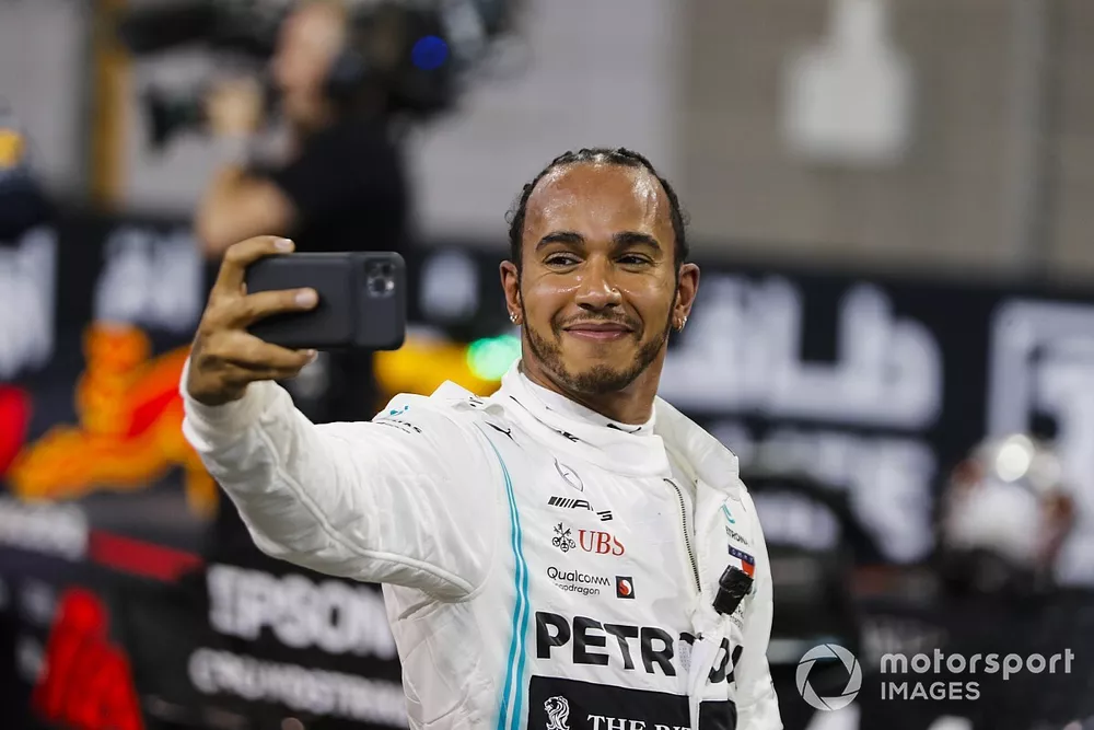 Ganador de la pole Lewis Hamilton, Mercedes AMG F1 W10