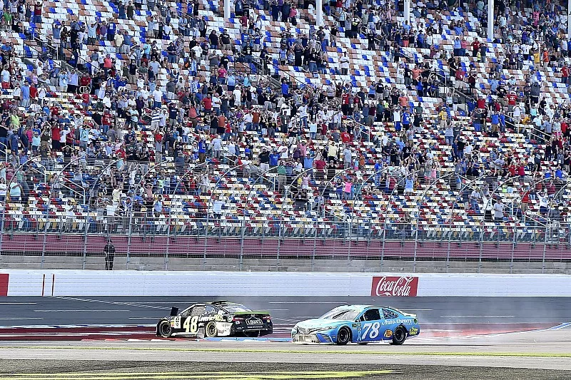 Martin Truex Jr., Furniture Row Racing, Toyota Camry Auto-Owners Insurance, Jimmie Johnson, Hendrick Motorsports, Chevrolet Camaro Lowe's for Pros