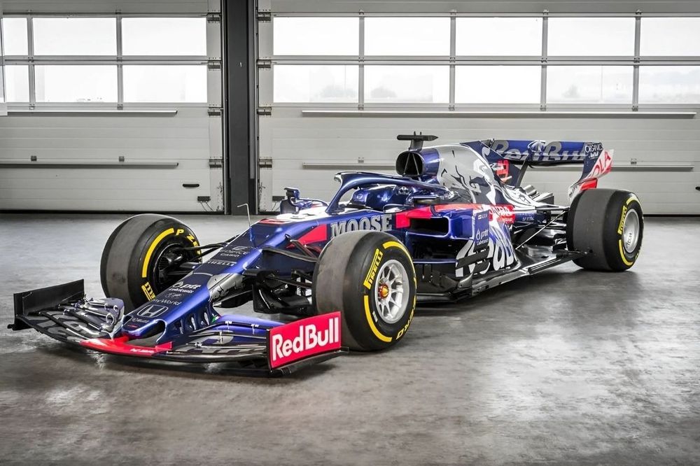 2019 Toro Rosso STR14 rolling chassis goes under the hammer at