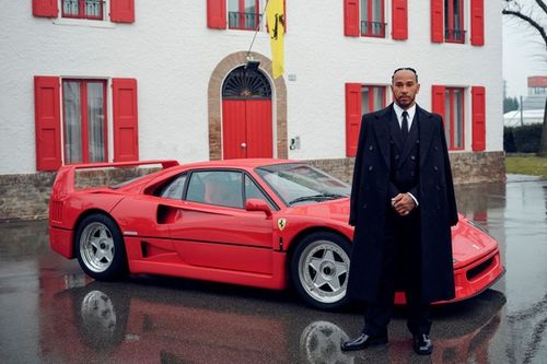 F1: Detalhes ocultos na foto de Hamilton na fábrica da Ferrari