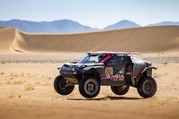 Cristina Gutiérrez se sacrifica por Loeb con un copiloto al estilo "MacGyver"