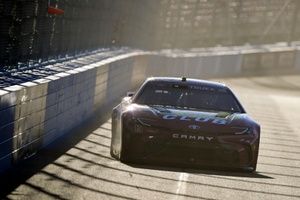Truex con la pole para la Final en Phoenix, Logano supera a sus rivales por el título