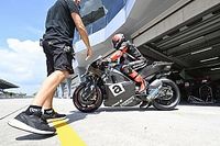 Vi&ntilde;ales, sobre la Aprilia 2023: "Gira mejor y es m&aacute;s ligera"