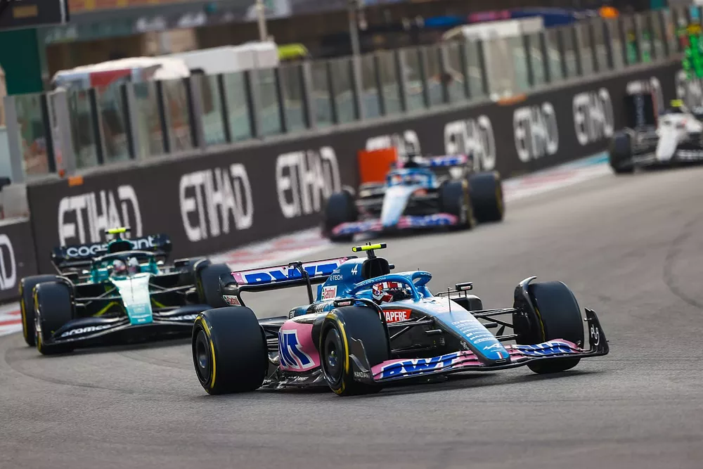 Esteban Ocon, Alpine A522, Sebastian Vettel, Aston Martin AMR22, Fernando Alonso, Alpine A522