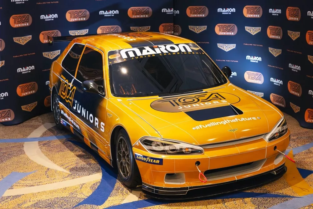 シェブロンカーズ　31台 New Chevron car for TOCA Junior category is unveiled