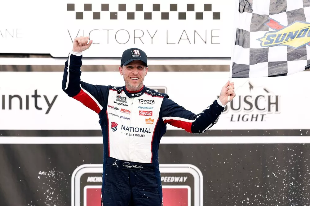 This is Denny Hamlin's final form
