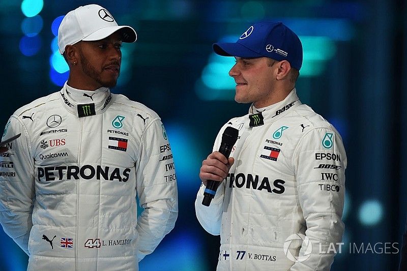 Valtteri Bottas, Mercedes AMG F1, Lewis Hamilton, Mercedes AMG F1, Toto Wolff, Executive Director Me