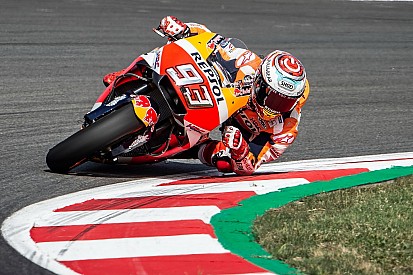 Crutchlow: Marquez'in kurtarışları bizi kötü gösteriyor