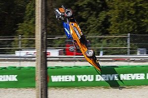 Un piloto de F3 subasta el casco de su accidente para financiar su carrera