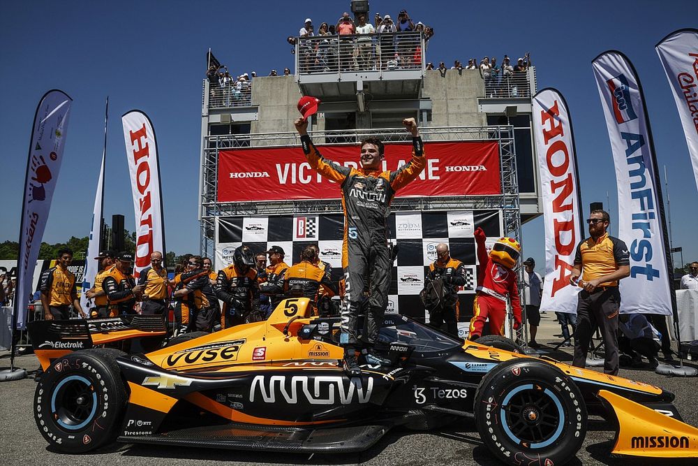 Ganador Patricio O'Ward, Arrow McLaren SP Chevrolet celebra en Victory Lane