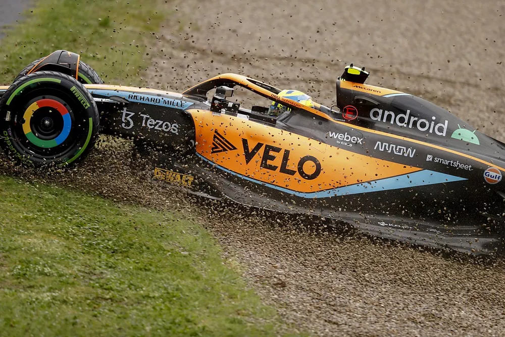 Lando Norris, McLaren MCL36, crashes out at the end of Qualifying