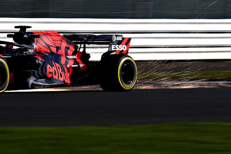 Új képeken a Red Bull-Honda nagy napja: pályán az RB15