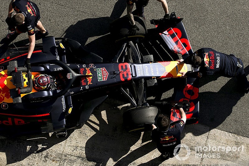 Verstappen aan de kant met versnellingsbakproblemen, Ferrari is klaar