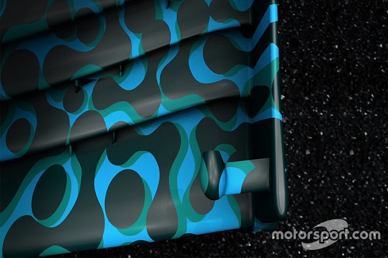 Mercedes: foto teaser della W10 o scherzo? L'argento non c'è più!