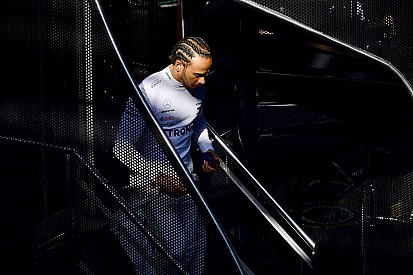 Hamilton: Ferrari'nin gerisindeyiz fakat endişeli değilim