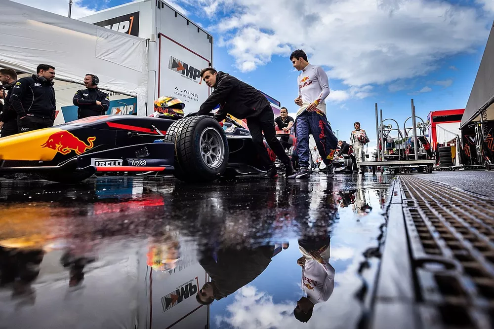 Isack Hadjar, Hitech GP