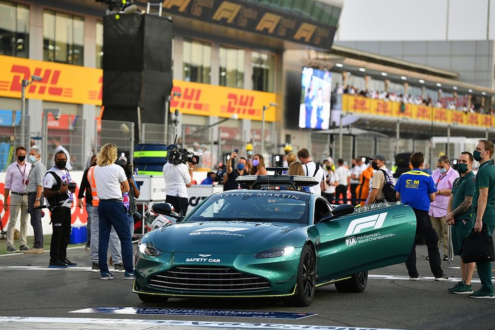 El Safety Car en la parrilla
