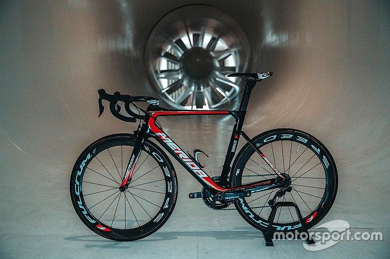Bicicleta del Team Bahrain Merida en el t&uacute;nel de viento de McLaren