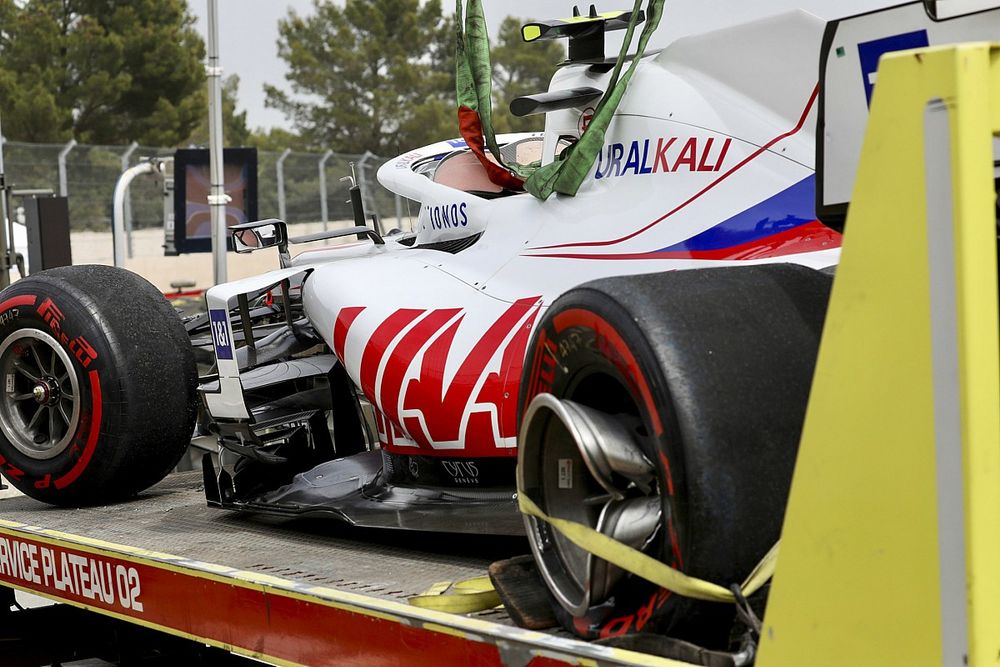 El coche da&ntilde;ado de Mick Schumacher, Haas VF-21