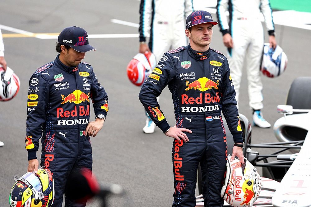 Sergio Pérez, Red Bull Racing y Max Verstappen, Red Bull Racing antes de la presentación del coche de Fórmula 1 de 2022
