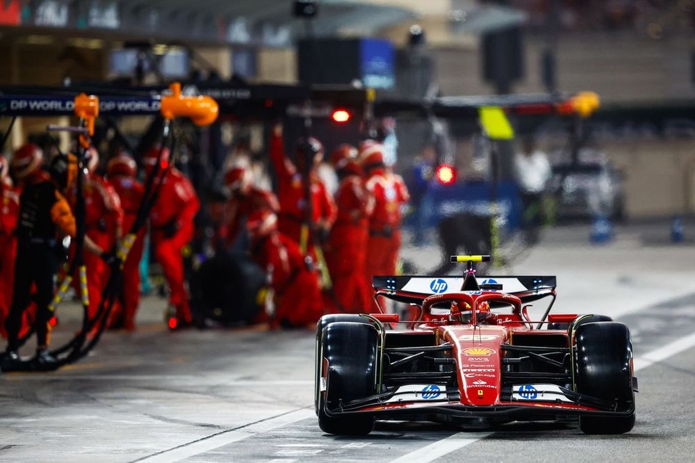 Carlos Sainz, Ferrari SF-24, leaves his pit box