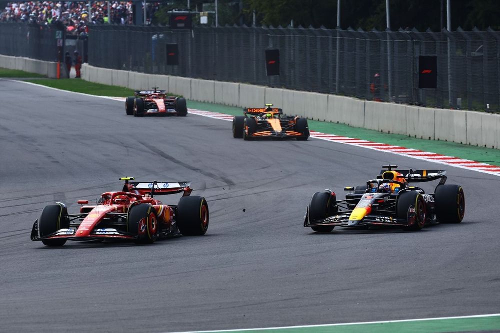Carlos Sainz, Ferrari SF-24, Max Verstappen, Red Bull Racing RB20