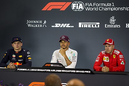 Verstappen két ujjal is bemutatott a riporternek Szingapúrban: videó