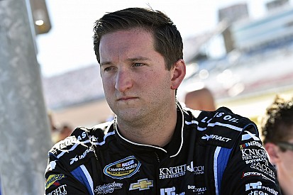 Piloto da NASCAR tem mandado de prisão por picape roubada