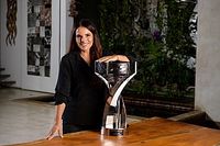 Com obra assinada por Ana Paula Castro, Stock Car celebra sua história por meio de troféus
