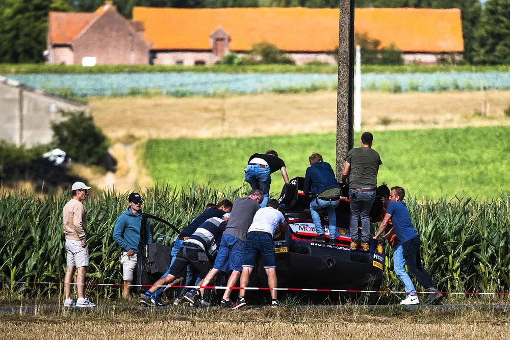 Thierry Neuville, Martijn Wydaeghe, Hyundai World Rally Team Hyundai i20 N Rally1 after the crash