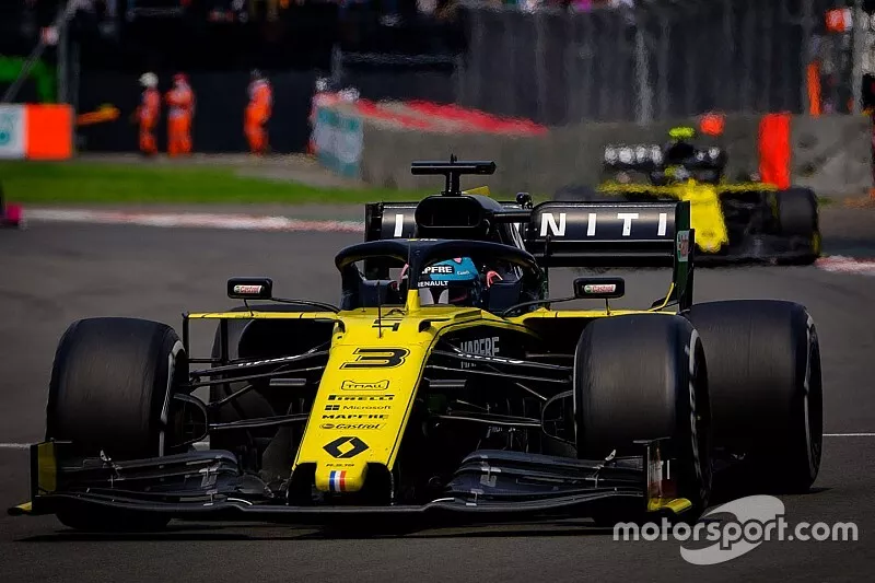 Daniel Ricciardo, Renault F1 Team R.S.19, Nico Hulkenberg, Renault F1 Team R.S.19