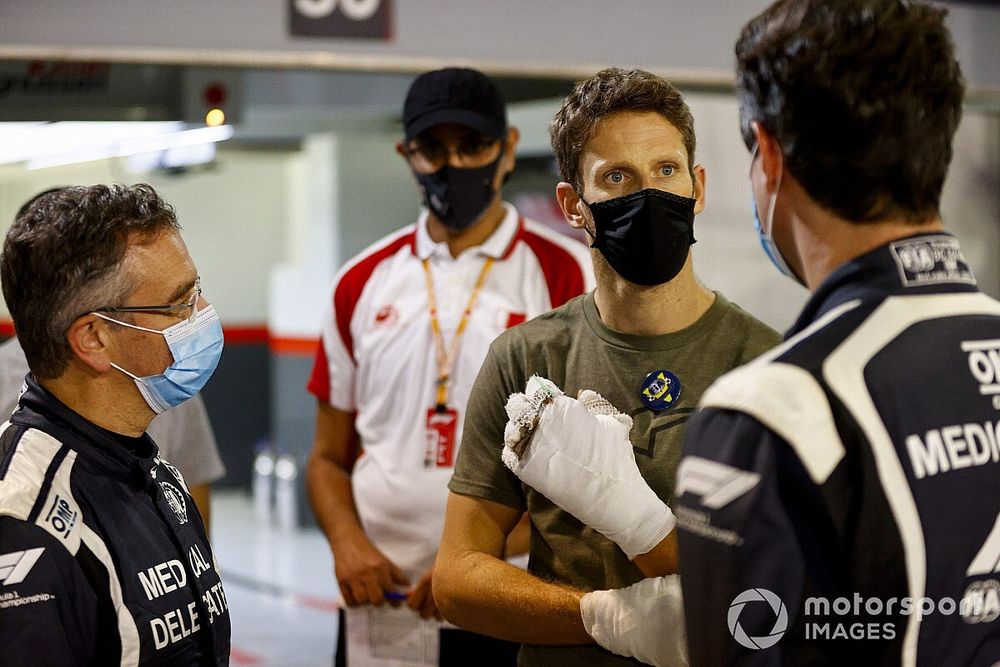 Romain Grosjean, Haas F1 meets Doctor Ian Robert and medical car driver Alan van der Merwe who helped him in his crash at last Grand Prix