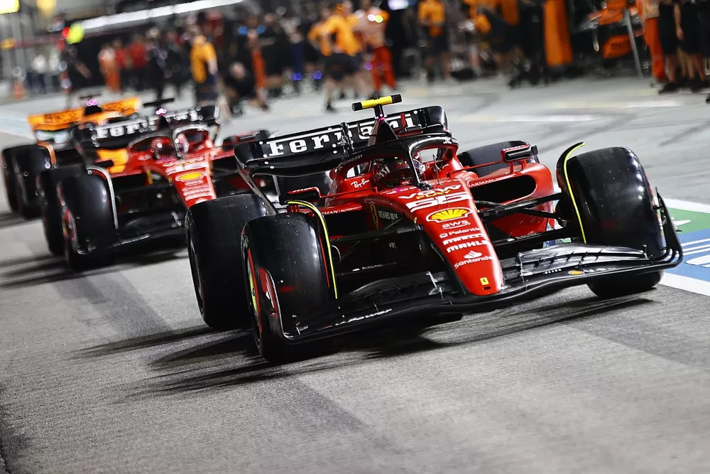 Carlos Sainz, Ferrari SF-23, Charles Leclerc, Ferrari SF-23
