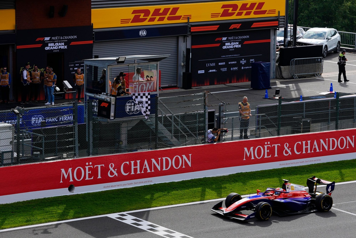 F3 | Stromsted brilla sotto il sole di Spa, ma la pioggia rovina la domenica