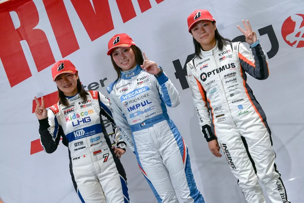 下野璃央（Dr.Dry with ITOCHUENEX WECARS TEAM IMPUL）,翁長実希（Kids com Team KCMG）,佐藤こころ（TEAM OPTIMUS CERUMO・INGING）