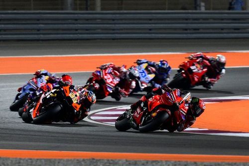 Cómo ha cambiado MotoGP en cuatro meses: comparativa del GP de Qatar