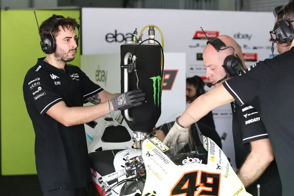 Refuelling Fabio Di Giannantonio, VR46 Racing Team's Ducati