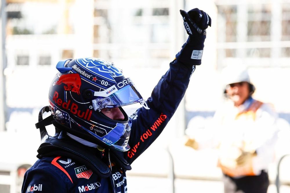 Max Verstappen, Red Bull Racing, celebra la pole en el Parc Ferme 
