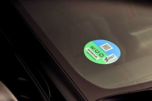 La DGT a&uacute;n no cambiar&aacute; las etiquetas medioambientales