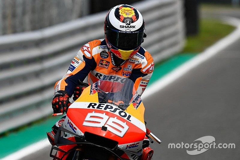 Jorge Lorenzo, problema con el pu&ntilde;o del manillar izquierdo