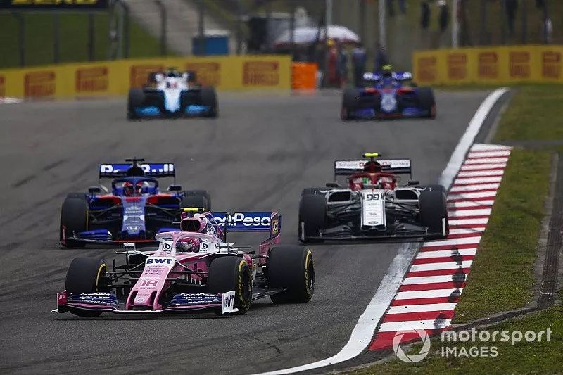 Lance Stroll, Racing Point RP19, voor Daniil Kvyat, Toro Rosso STR14, en Antonio Giovinazzi, Alfa Romeo Racing C38