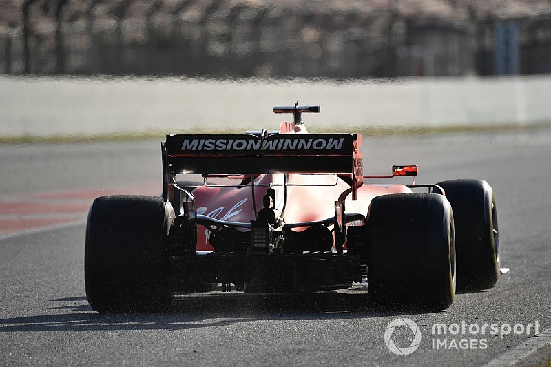 Vettel nyerte az első tesztnapot a Ferrarival a McLaren és a Haas előtt