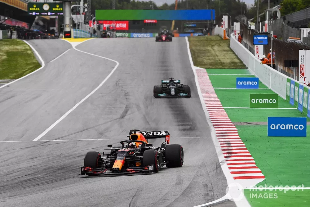 Max Verstappen, Red Bull Racing RB16B, Lewis Hamilton, Mercedes W12