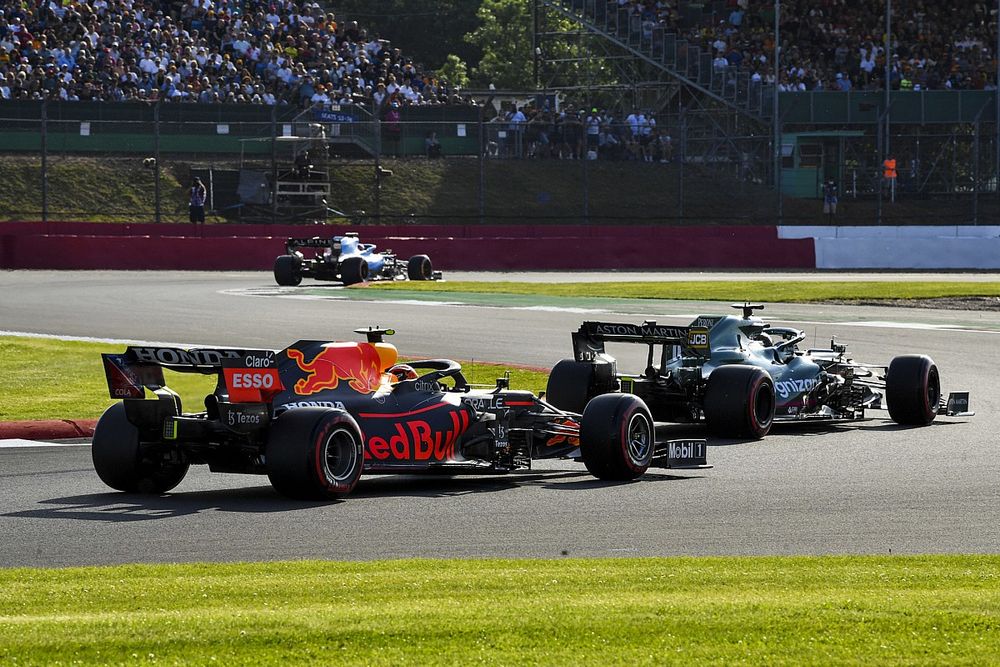Lance Stroll, Aston Martin AMR21, Sergio P&eacute;rez, Red Bull Racing RB16B
