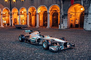 洋書◆F1 2015年シーズン写真集 本 オートコース ハミルトン ベッテル 洋書◇F1 2015年シーズン写真集 本 オートコース ハミルトン