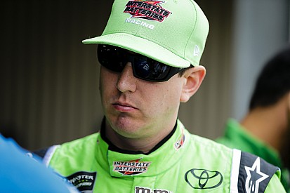 La pioggia cancella le qualifiche a Dover, Kyle Busch in pole d'ufficio