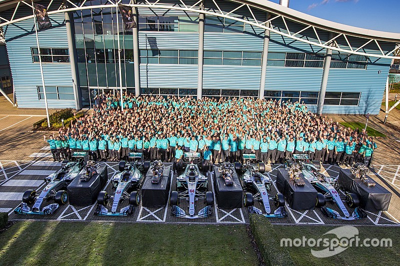 Photos - Mercedes fête son 5e titre mondial