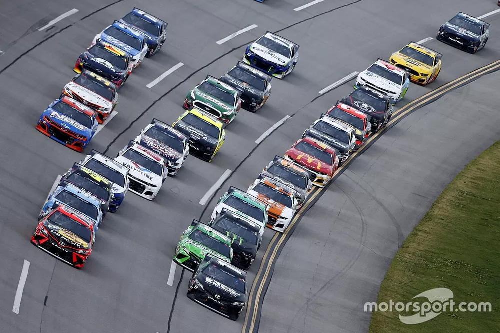 Denny Hamlin, Joe Gibbs Racing, Toyota Camry and Martin Truex Jr., Joe Gibbs Racing, Toyota Camry lead the field at the race start