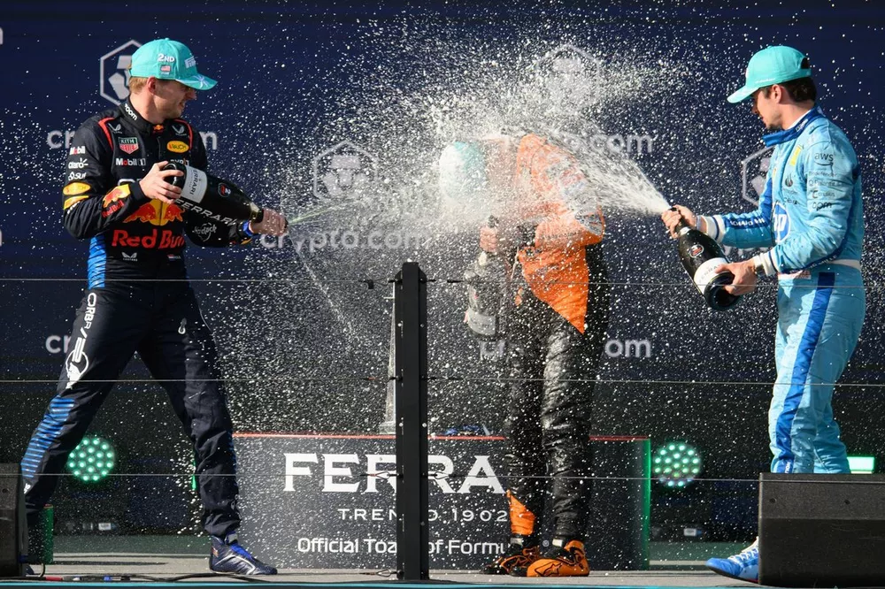Celebraci&oacute;n de Max Verstappen, Red Bull Racing,Lando Norris, McLaren y Charles Leclerc, Ferrari